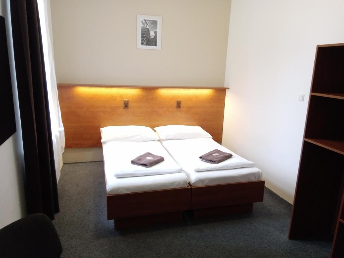 Beta Pension Прага Экстерьер фото